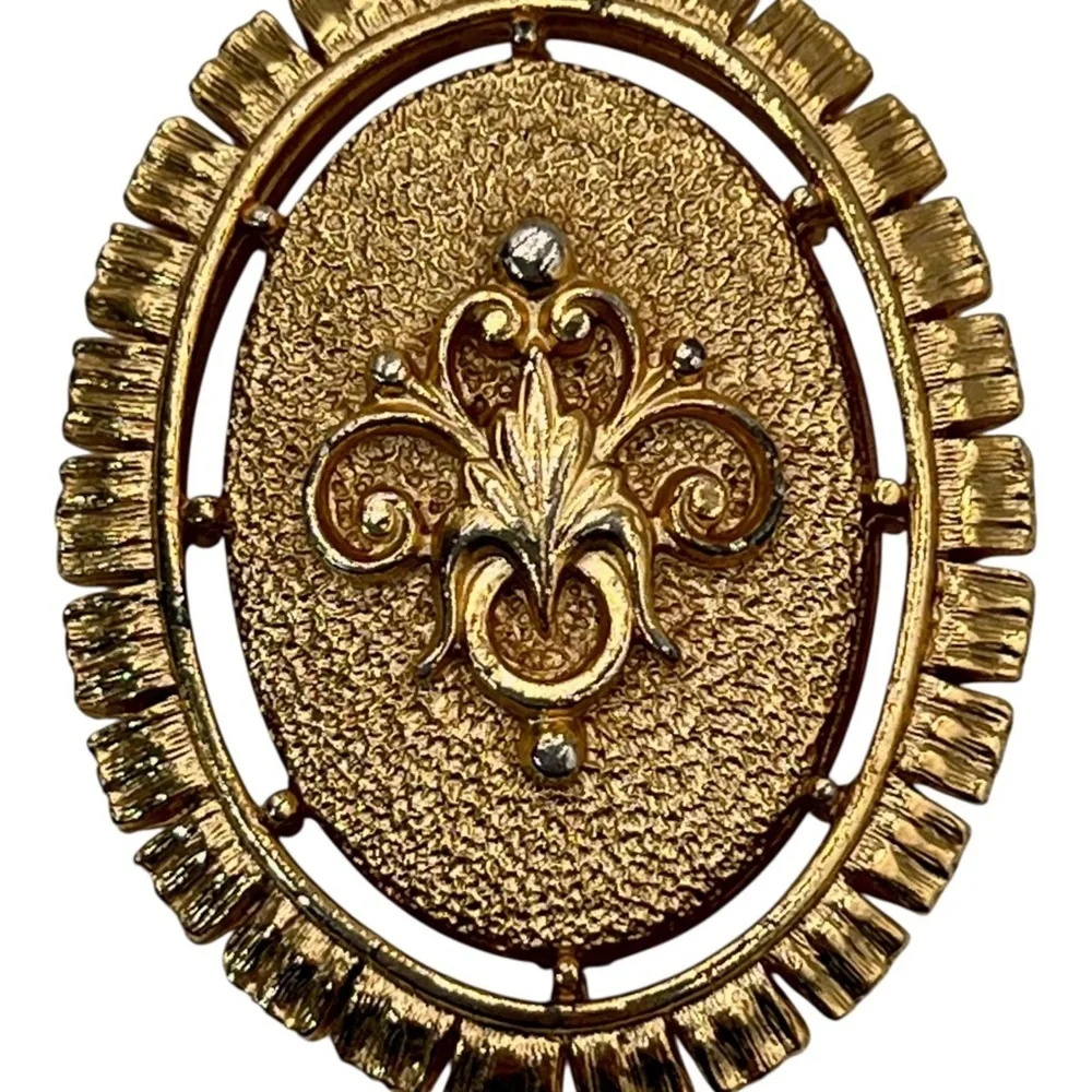 N/A vintage carved